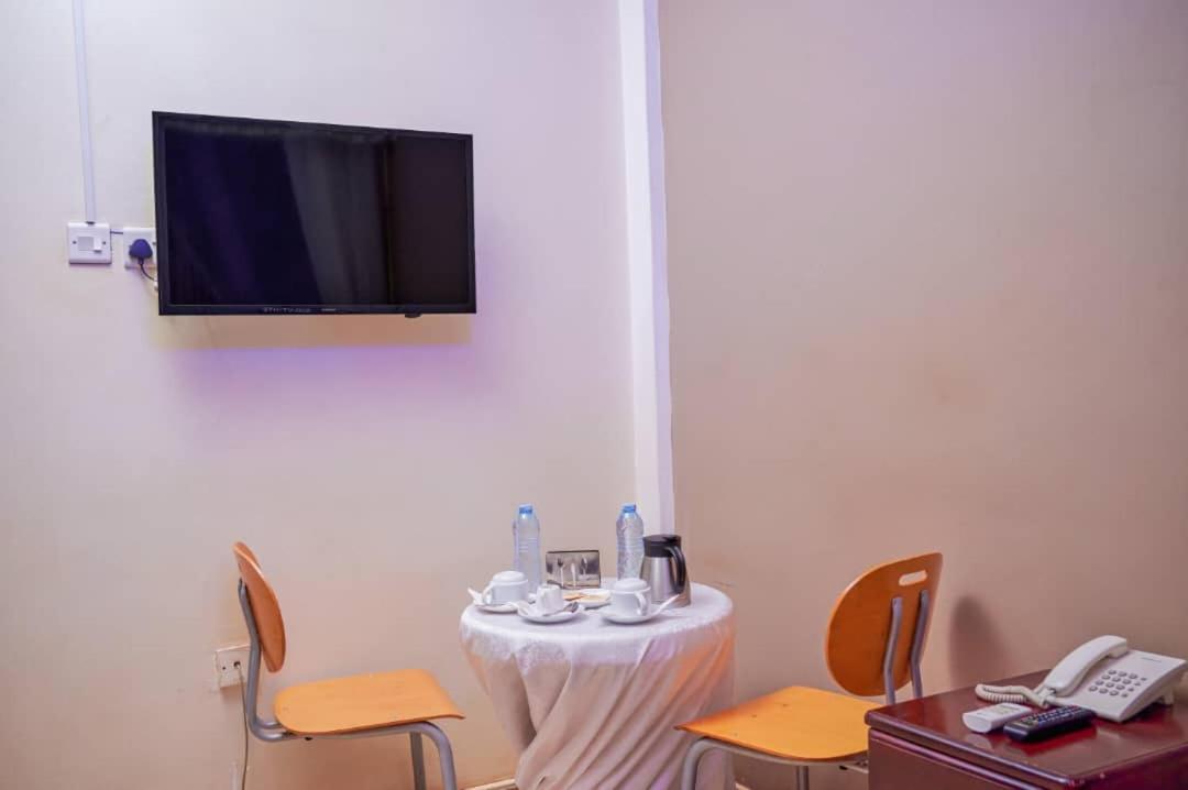 Twin Towers Hotel Kampala Exterior foto